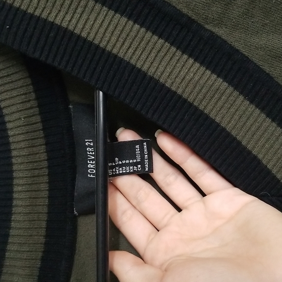 Sweater - Picture 4 of 4